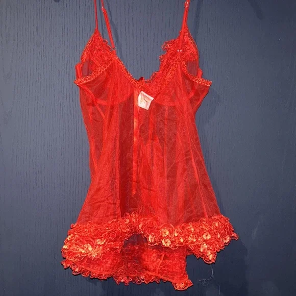 Red lingerie, size small - Picture 3 of 4